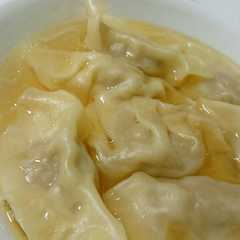 รูปของ 簡単★餃子の皮でワンタンスープ