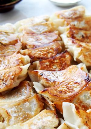 キャベツたっぷり餃子♪焼き方のコツ-レシピのメイン写真