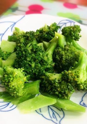 レンジで茎も☆ブロッコリーの塩麹-レシピのメイン写真