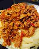 干したけのことひき肉のトマトソースパスタ