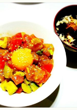 まぐろ・アボカド・トマトの丼-レシピのメイン写真