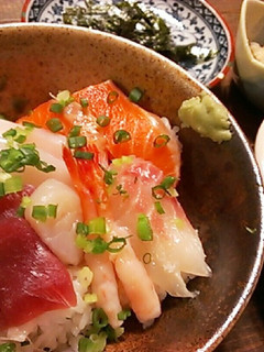 節約簡単ランチ。一人前から10分で海鮮丼-レシピのメイン写真
