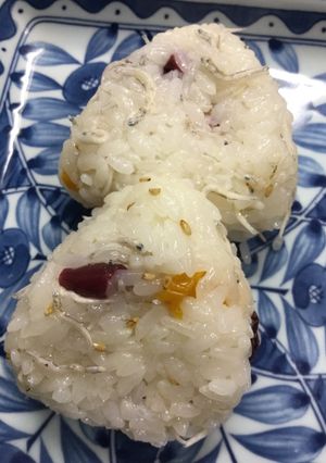 酢飯でおにぎり(じゃこ&漬物)-レシピのメイン写真