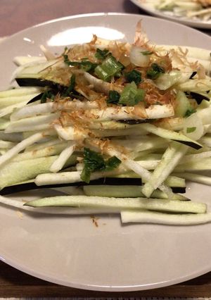 生茄子の千切り カツオ節と醤油をかけて-レシピのメイン写真