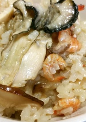 炊飯器で簡単！カキ入り中華おこわ-レシピのメイン写真