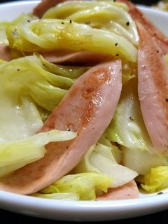 おばあちゃんのキャベツ魚肉ソーセージ炒め-レシピのメイン写真