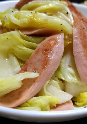 おばあちゃんのキャベツ魚肉ソーセージ炒め-レシピのメイン写真