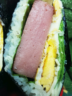 お魚ハンバーグと卵チーズのおにぎらず-レシピのメイン写真