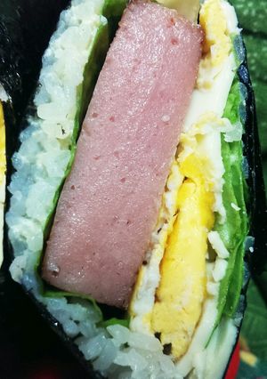 お魚ハンバーグと卵チーズのおにぎらず-レシピのメイン写真