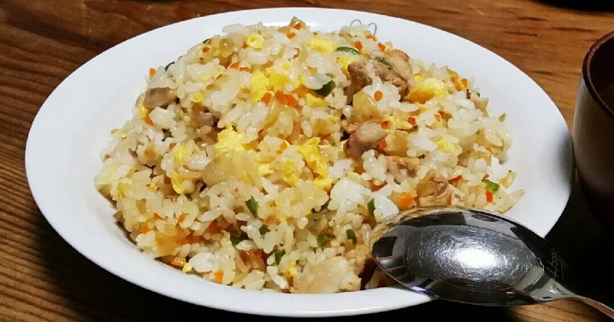 玉ねぎ炒飯 玉ねぎの甘さ！玉ねぎと卵のチャーハン - macaroni