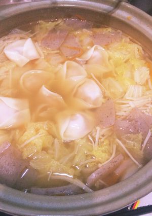 お腹いっぱい〜ギョウザ鍋！-レシピのメイン写真