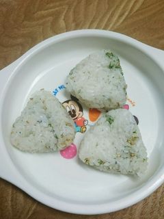 離乳食完了期~幼児食に☆しらすのおにぎり-レシピのメイン写真