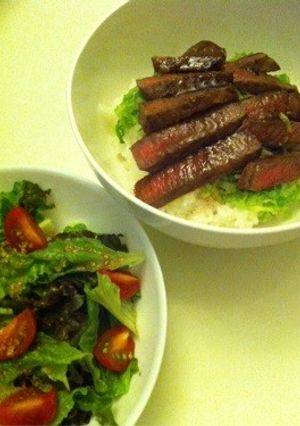 赤ワインソースの宮崎牛モモ肉ステーキ丼-レシピのメイン写真