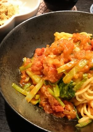 小松菜とトマトとチーズのパスタ-レシピのメイン写真