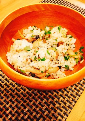 白ご飯から作れる！キノコの炊き込み風ご飯-レシピのメイン写真