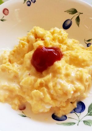 チーズ入りスクランブルエッグ-レシピのメイン写真