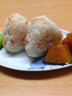 発芽米で鮭おにぎり-レシピのメイン写真