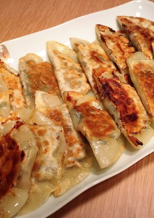 ツナと春菊のチーズ入り餃子-レシピのメイン写真