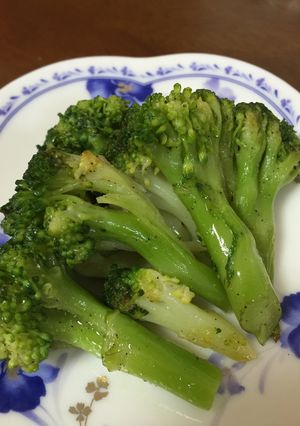 ブロッコリーのごま油炒め-レシピのメイン写真