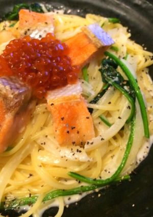 鮭とほうれん草クリームパスタ＊イクラ添え-レシピのメイン写真