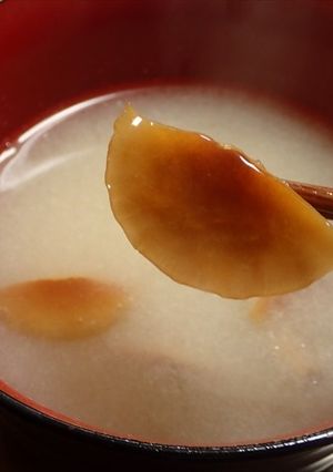 開きナメコ（天然なめこ）と山芋の味噌汁-レシピのメイン写真