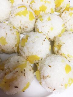 混ぜるだけ!たくあんおにぎり-レシピのメイン写真