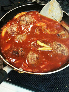 トマト風味煮込みハンバーグ-レシピのメイン写真