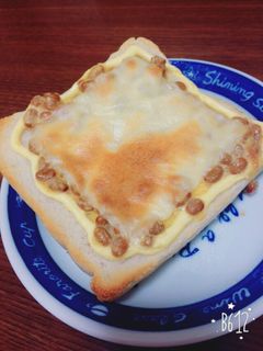 納豆トースト卵と納豆とマヨネーズ-レシピのメイン写真
