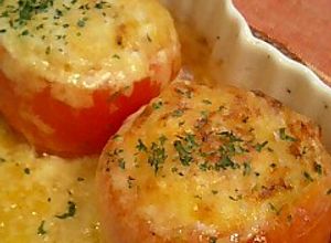 ヤケド注意！熱々トマトカップグラタン-レシピのメイン写真