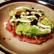 アボカドとマグロたたきの納豆タルタル