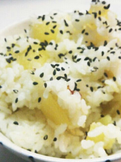 塩レモンで!きれいな色のさつまいもご飯-レシピのメイン写真