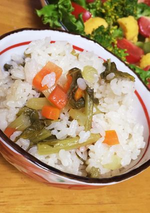 栄養満点☆かぶの葉と人参の炊き込みごはん-レシピのメイン写真