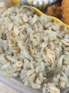 がんもどきと舞茸、桜エビの炊き込みご飯-レシピのメイン写真