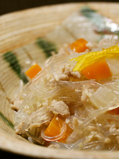 食感よくて旨みある根菜と鶏そぼろの春雨煮-レシピのメイン写真