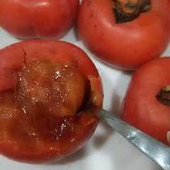 รูปของ 熟した柿の上手な食べ方
