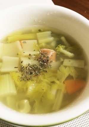 セロリたっぷりコンソメスープ-レシピのメイン写真