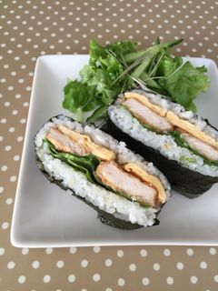 鶏胸肉甘酢煮と卵のおにぎらず。お弁当にも-レシピのメイン写真