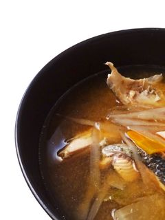 切って煮込むだけ!旬の味 鮭のあら汁-レシピのメイン写真