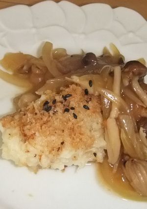タラのパン粉焼き♫玉ねぎきのこソース-レシピのメイン写真