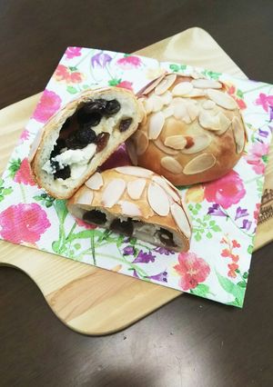 クリームチーズとレーズン☆パン-レシピのメイン写真
