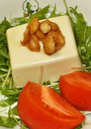 鶏の皮のトッピングが最高の豆腐サラダ-レシピのメイン写真