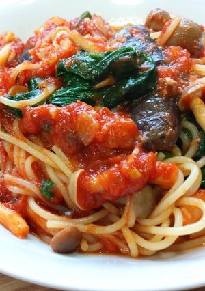 しめじとほうれん草のトマトソースパスタ-レシピのメイン写真