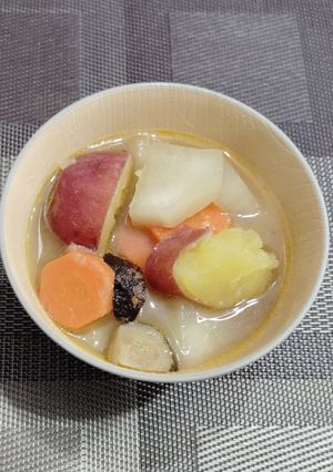 サツマイモや大根の根菜味噌汁-レシピのメイン写真