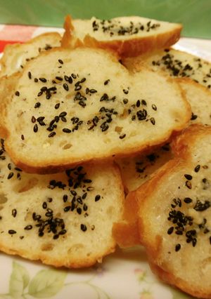 黒ごまと粉チーズの甘くないラスク♪-レシピのメイン写真