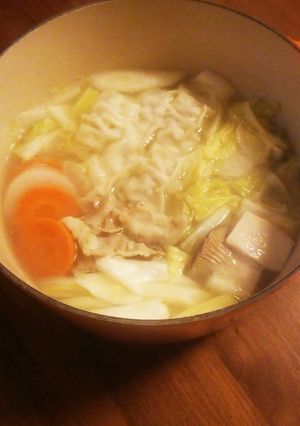 創味シャンタンで☆ギョーザ鍋-レシピのメイン写真