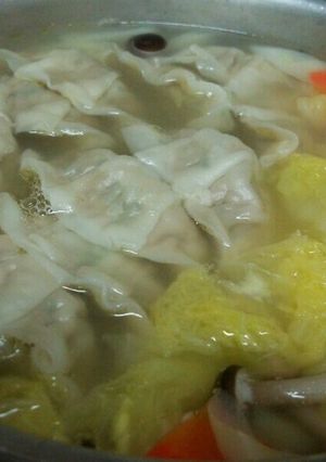 創味シャンタンで白菜いっぱいの餃子鍋-レシピのメイン写真