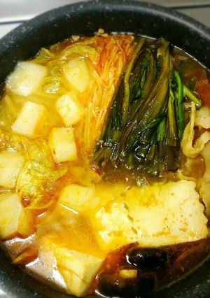 餅いりピリ辛ラー油鍋(๑´ڡ`๑)-レシピのメイン写真