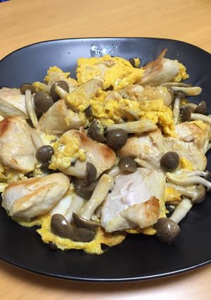 とりムネ肉とキノコのたまごとじ-レシピのメイン写真