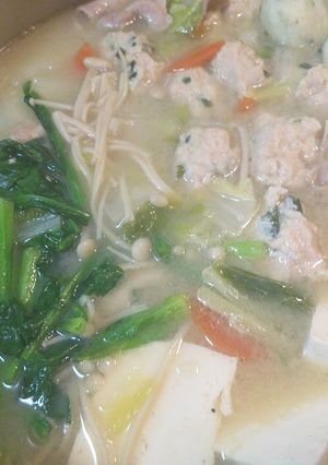 創味シャンタンで塩麹鶏団子鍋-レシピのメイン写真