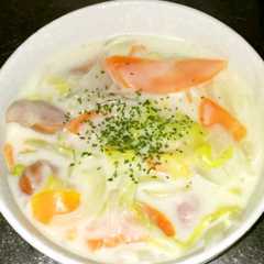 รูปของ 創味シャンタンDXで白菜のクリームスープ